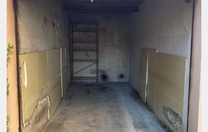  CGRE - COMMANDRE GUILLAUME REAL ESTATE Garage / Parking | NIMES (30000) | 12 m2 | 80 € 